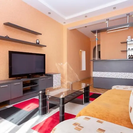 Nezavisimosti 40 Apartment *